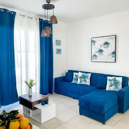 Blue Lagoon Centre לאצ'י
