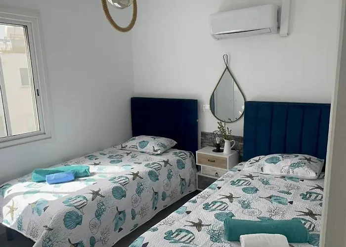 Blue Lagoon Centre * 拉基